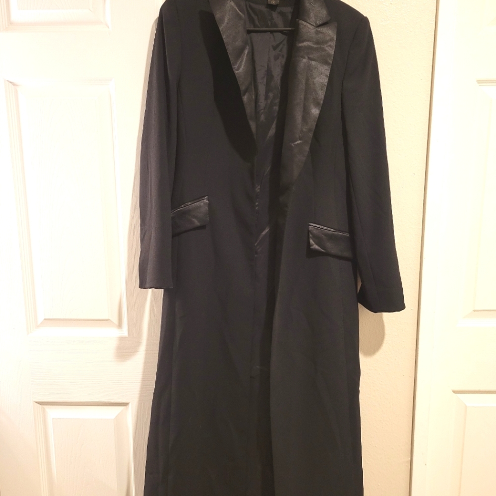 NWOT Womens long black trench coat size 8 with back slit